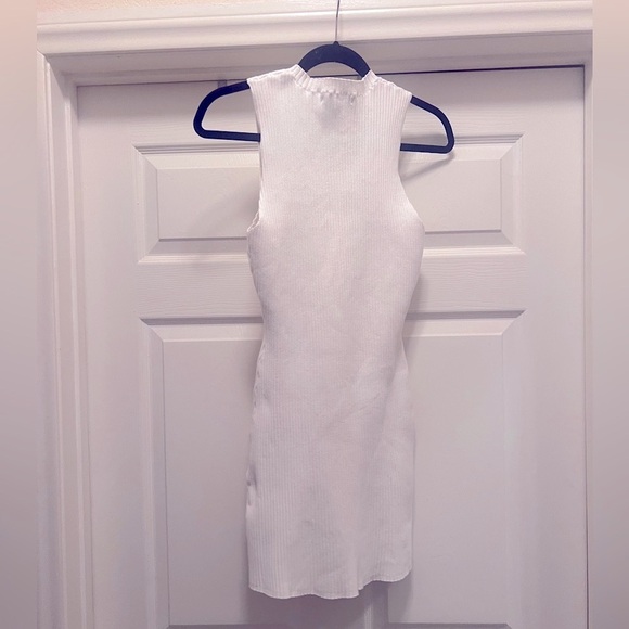 NEW Olivaceous Women’s Knit Sleeveless Ribbed White Mini Dress Size Large - Picture 2 of 3